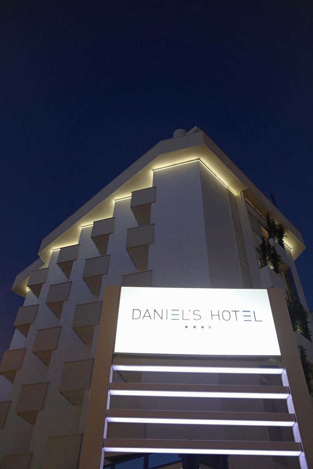 Hotel Daniel'S Fronte Mare Riccione Exterior foto