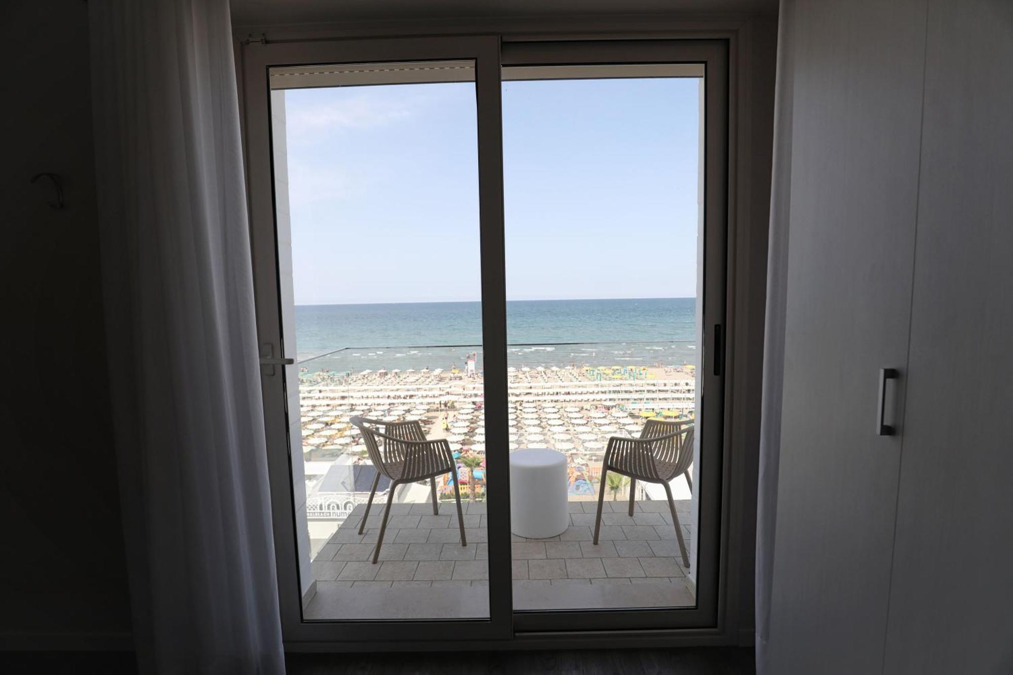 Hotel Daniel'S Fronte Mare Riccione Exterior foto