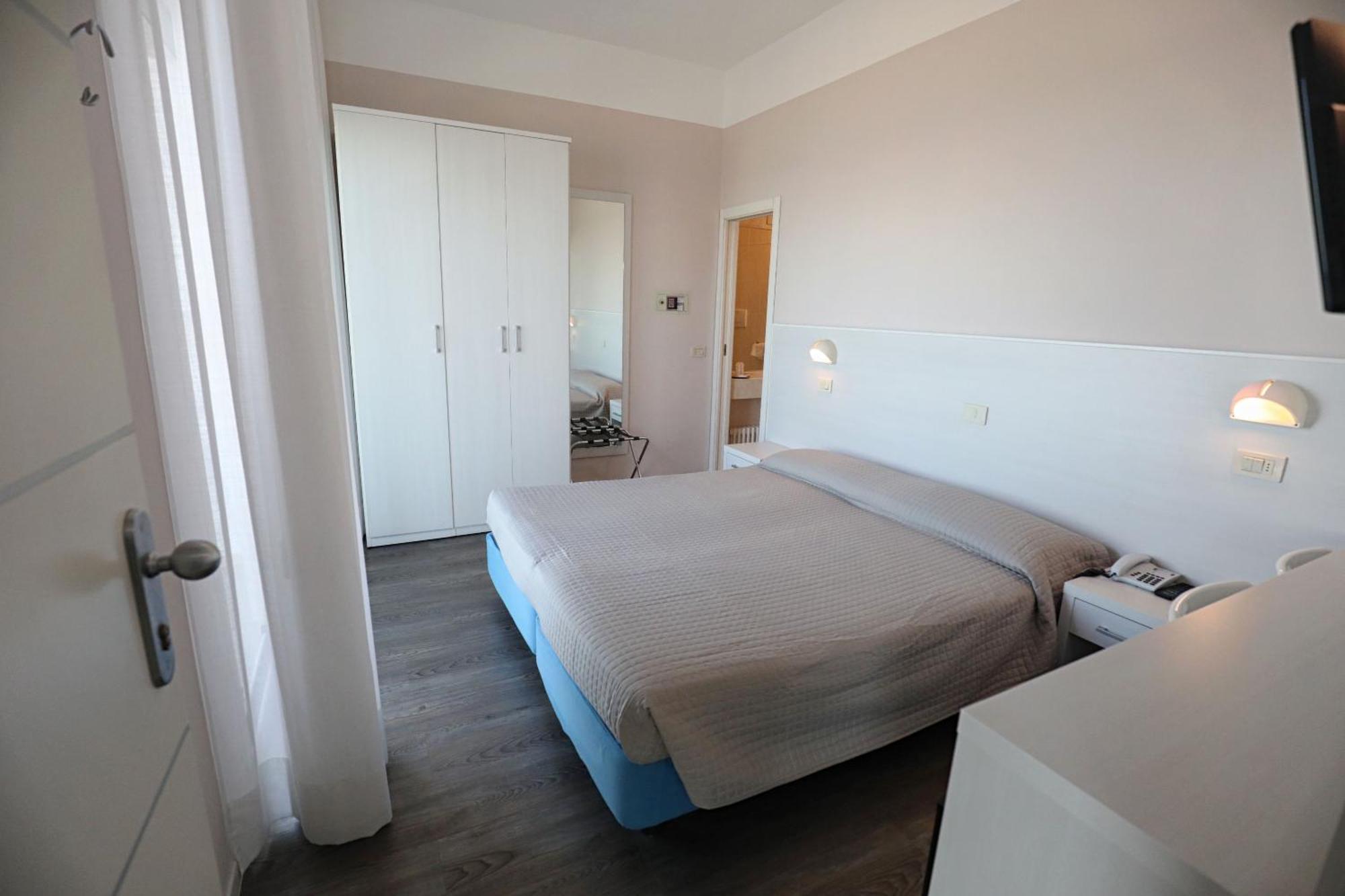 Hotel Daniel'S Fronte Mare Riccione Exterior foto