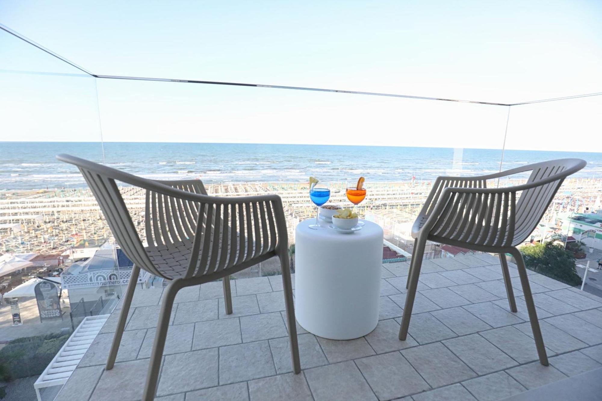 Hotel Daniel'S Fronte Mare Riccione Exterior foto