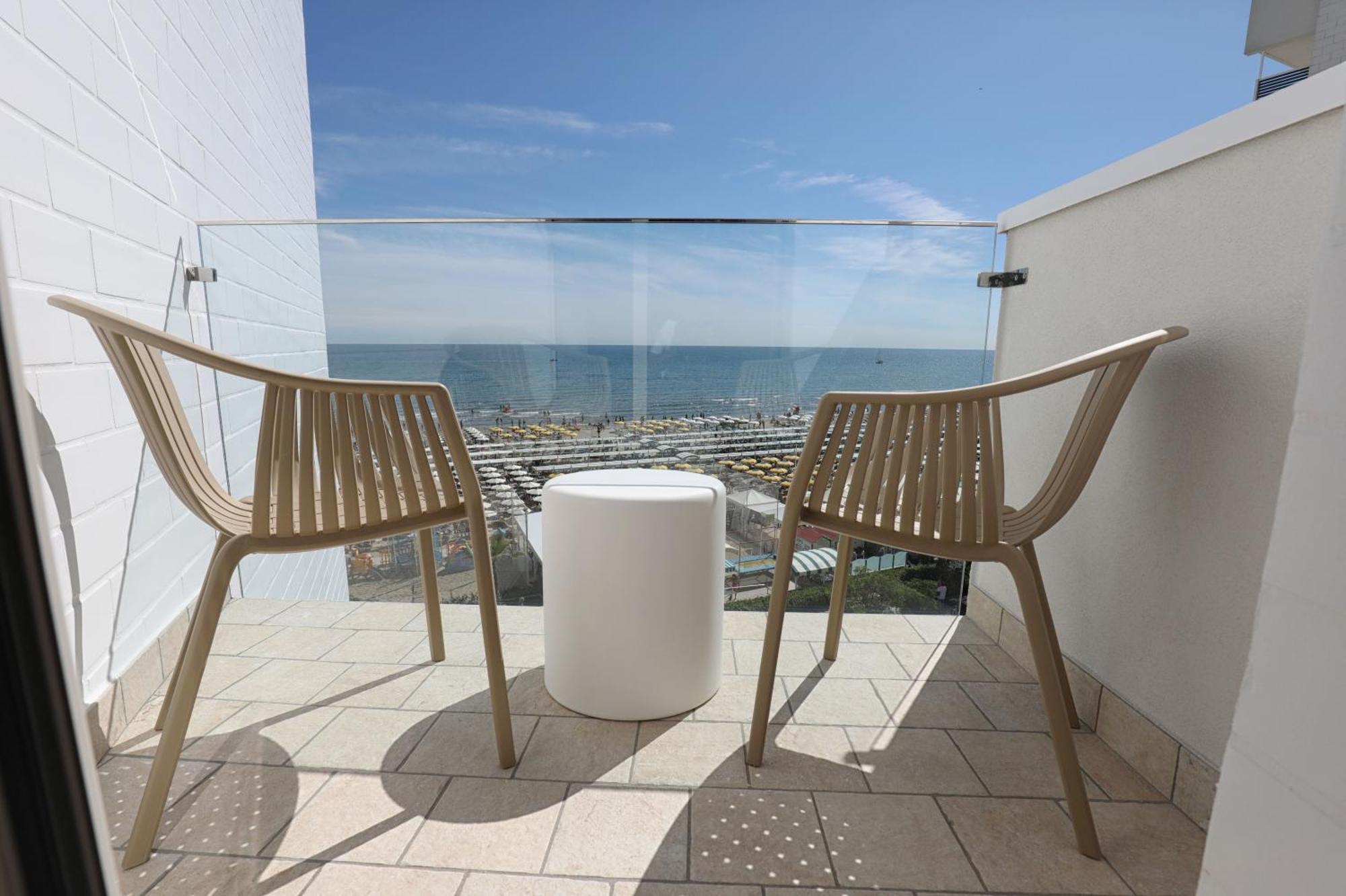 Hotel Daniel'S Fronte Mare Riccione Exterior foto