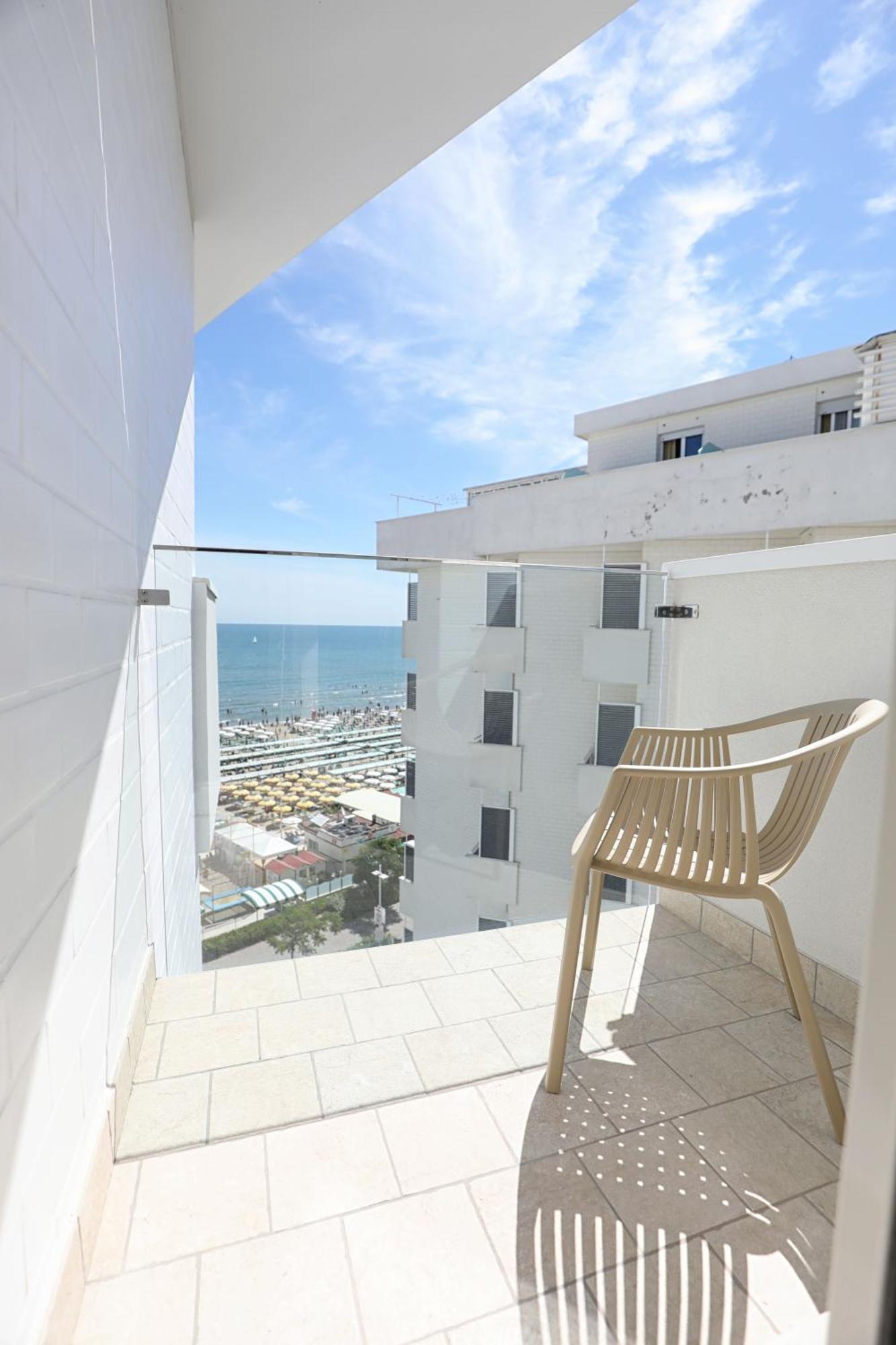 Hotel Daniel'S Fronte Mare Riccione Exterior foto