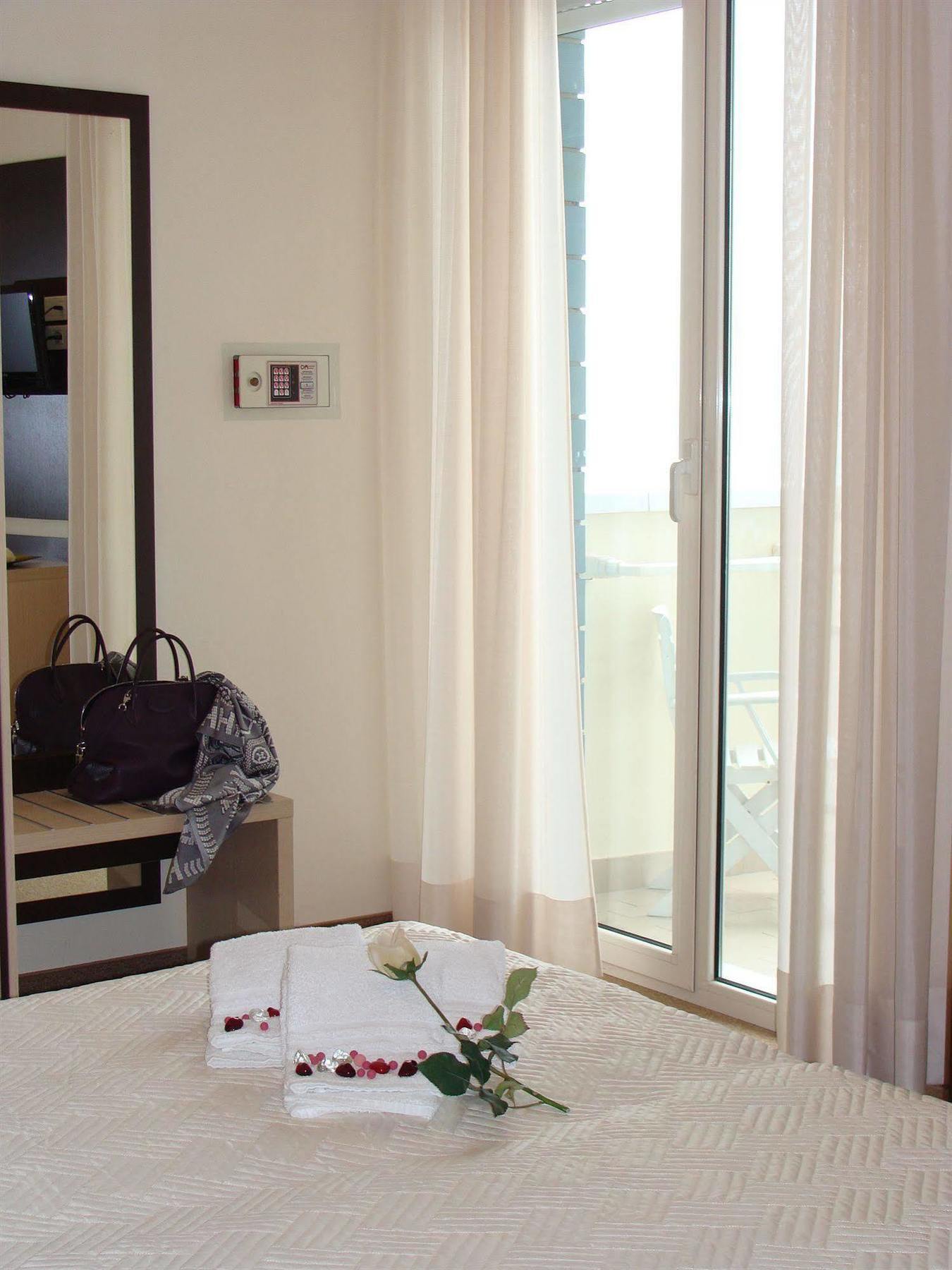 Hotel Daniel'S Fronte Mare Riccione Exterior foto