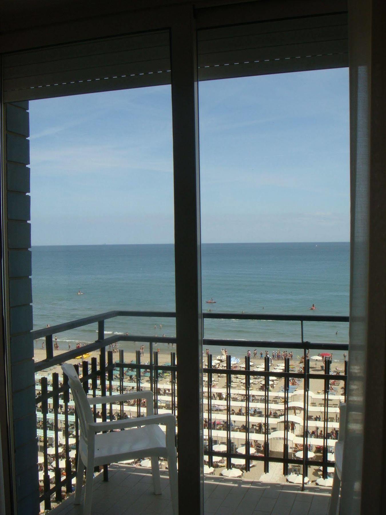 Hotel Daniel'S Fronte Mare Riccione Exterior foto