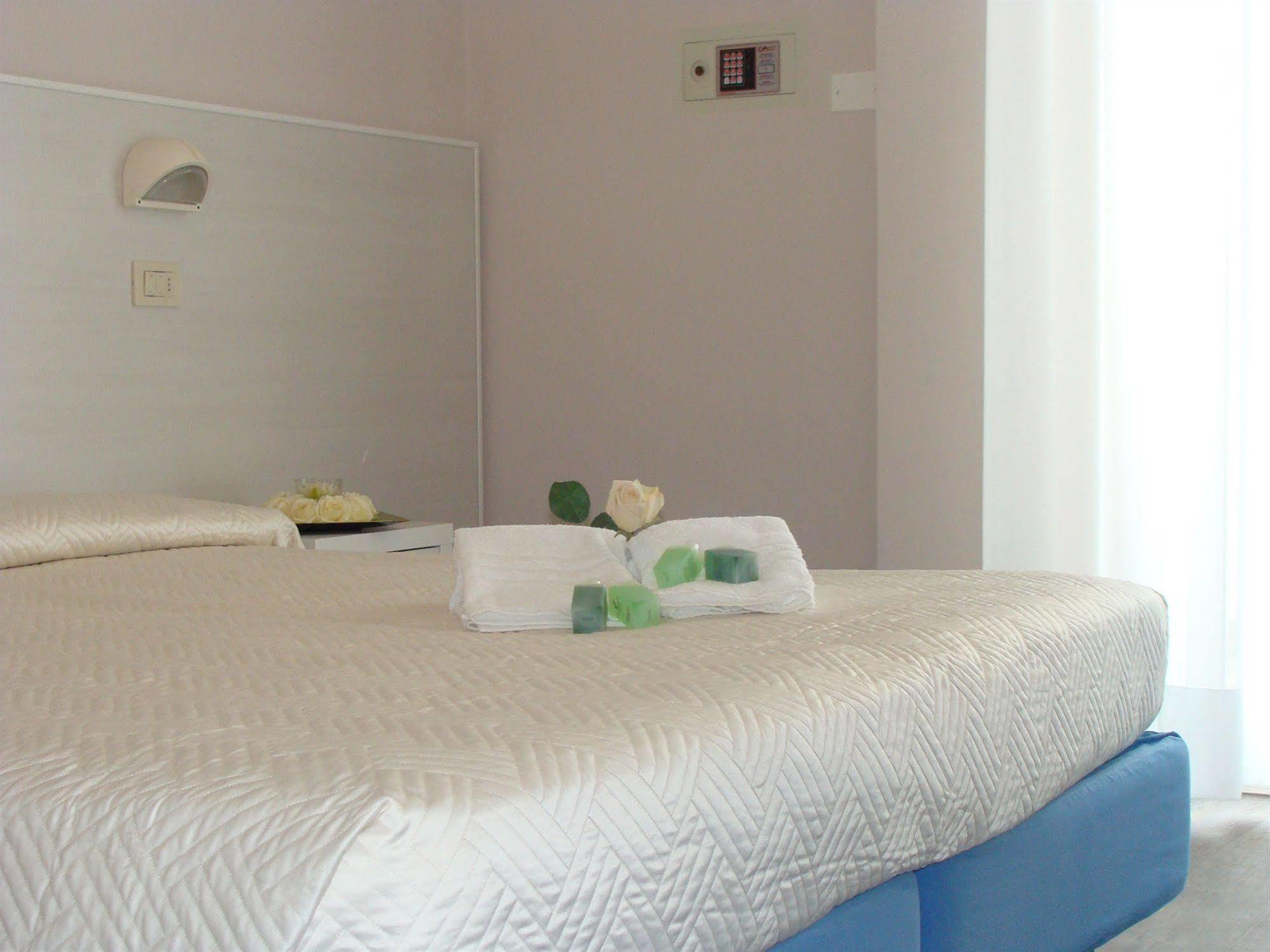 Hotel Daniel'S Fronte Mare Riccione Exterior foto