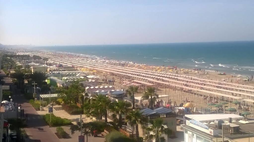Hotel Daniel'S Fronte Mare Riccione Exterior foto